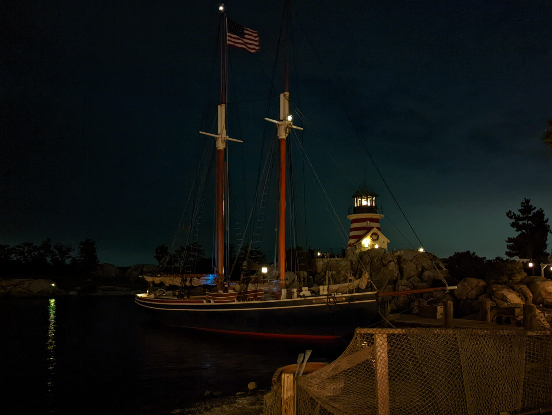 ケープコッドの船とハリケーンポイント・ハウス（灯台）