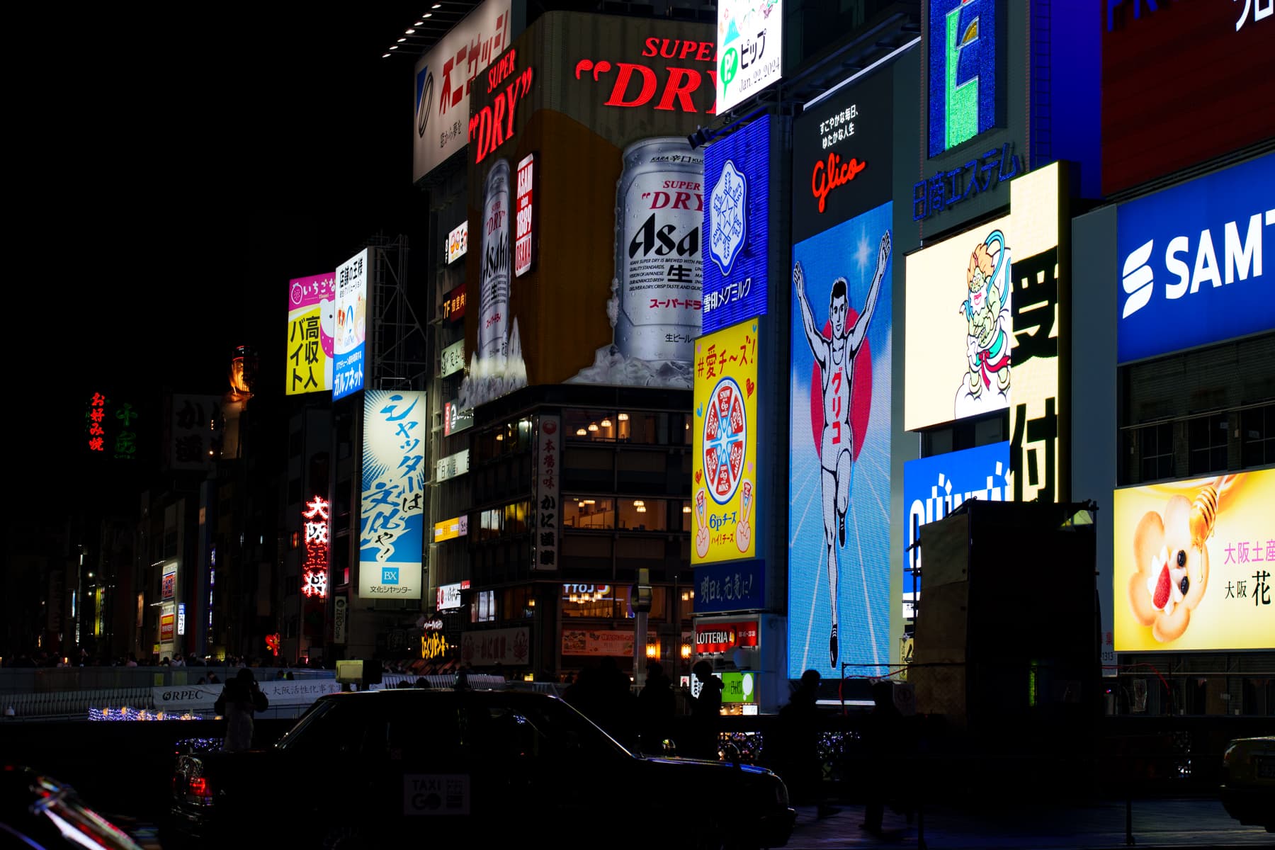 夜の道頓堀グリコの看板