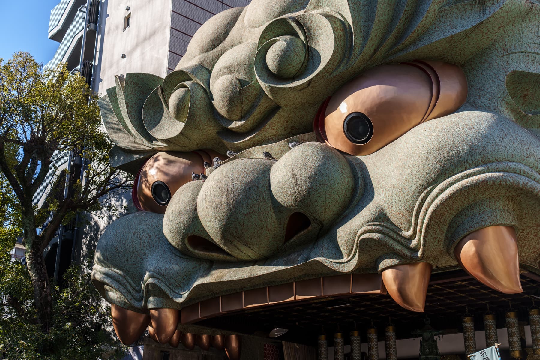 難波八阪神社の獅子殿