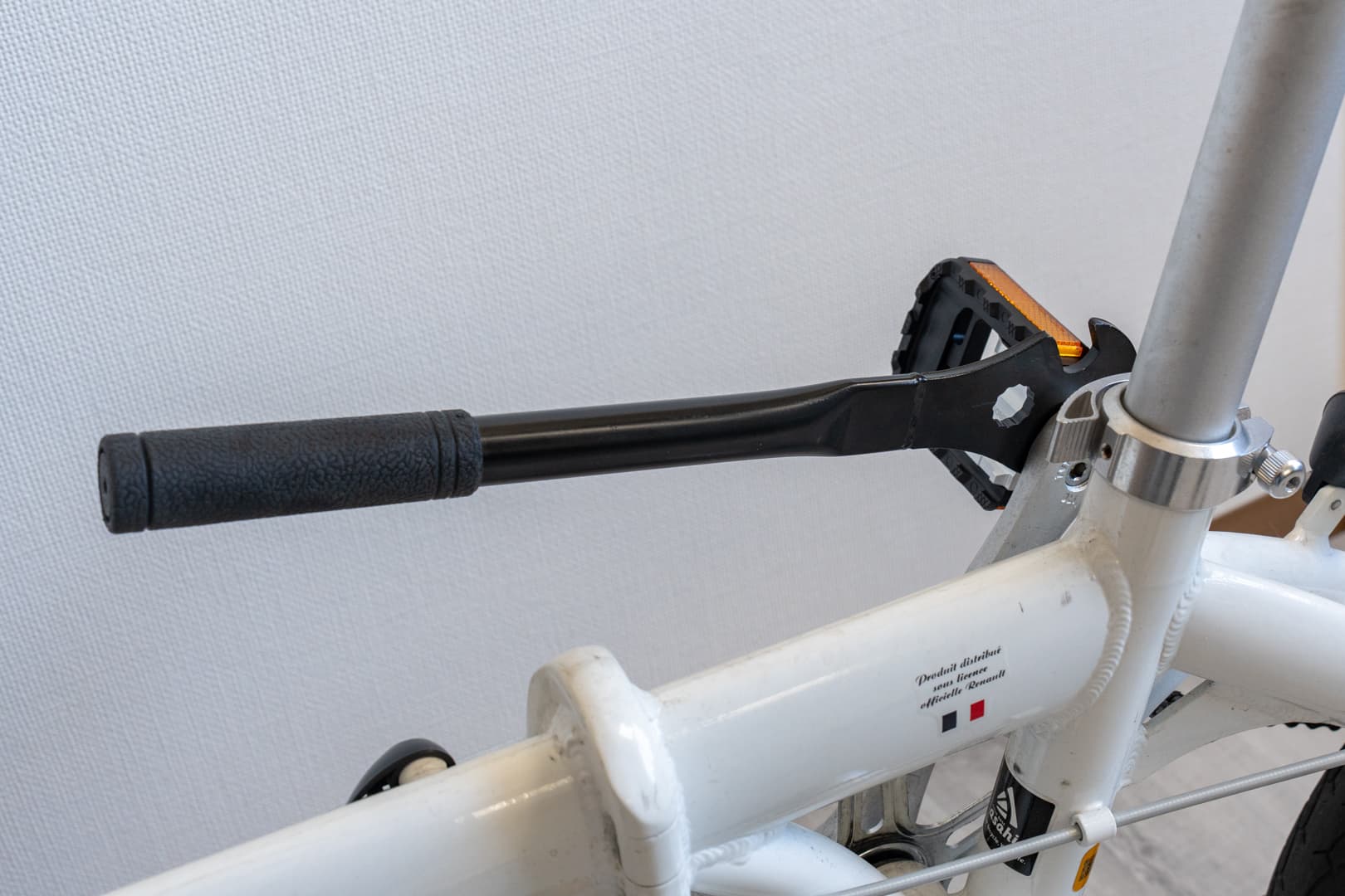 挟まってしまったペダルレンチ