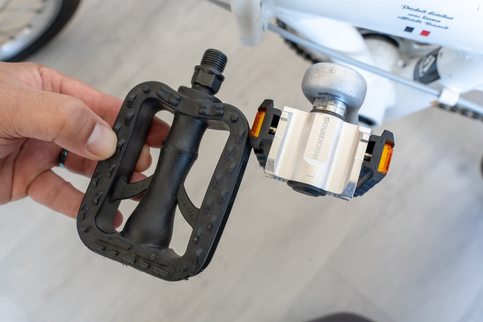 今まで使っていたペダルとROCKBROSの折りたたみペダルの大きさを比較