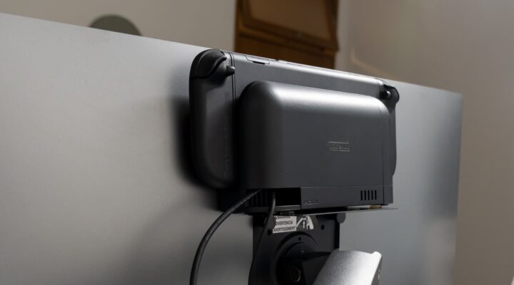 Switch 2 の置き場所問題を100均で解決｜モニター裏に設置する方法