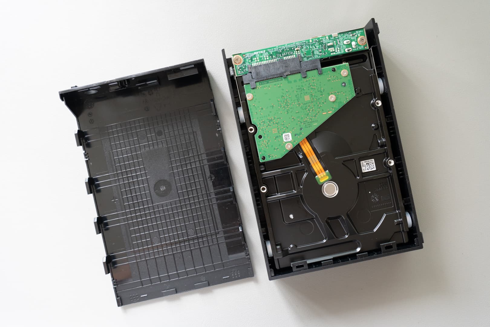 HDDを外付けHDD用ケースに入れる